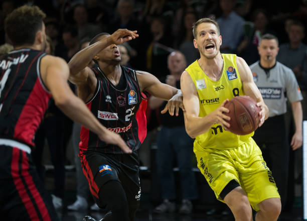 反而促使她 反而促使她